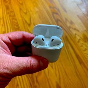 Apple AirPods Second Generation